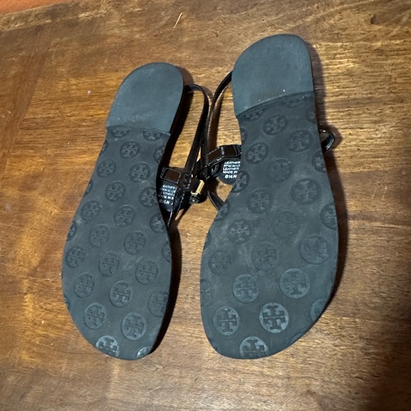 Tory Burch Ali Thong Sandal, Black patent leather, Women’s size 8.5M - Picture 4 of 8